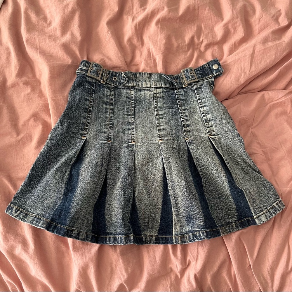 VINTAGE Y2K BELTED DENIM PLEATED SKIRT